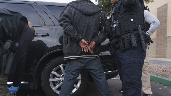 Más de 500 mexicanos detenidos en redadas migratorias en Los Ángeles desde junio, confirma el consulado