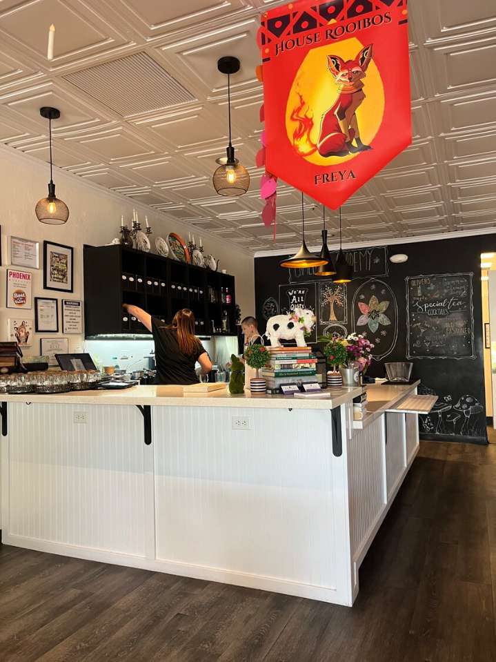 Tempe tearoom celebrates five years of business, mother