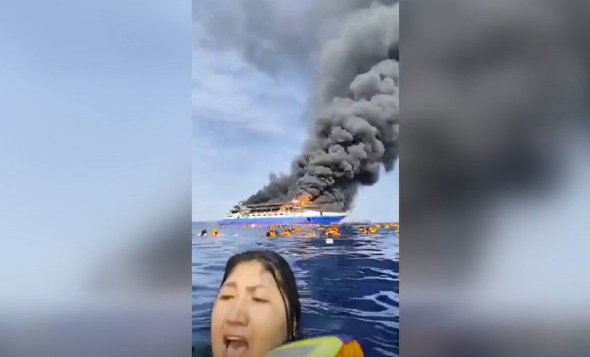 Cinco muertos y tres heridos al incendiarse un ferry en Indonesia: los casi 300 pasajeros se tiraron por la borda para salvar sus vidas