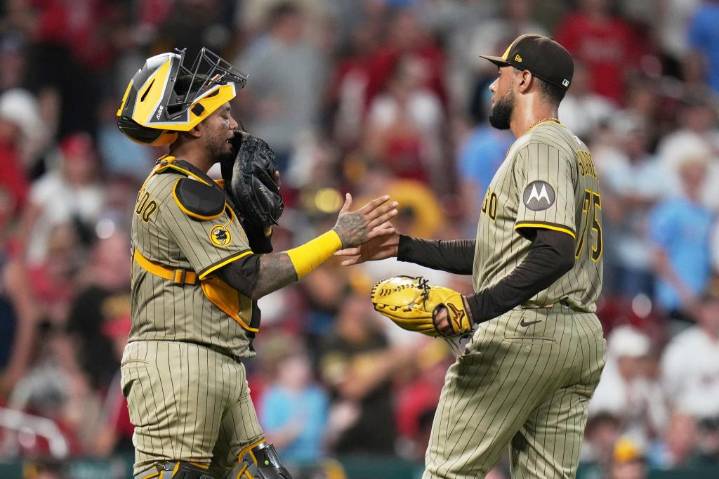 Machado logra dos hits y recibe dos golpes en la tensa victoria 3-1 de Padres sobre los Cardenales – Chicago Tribune