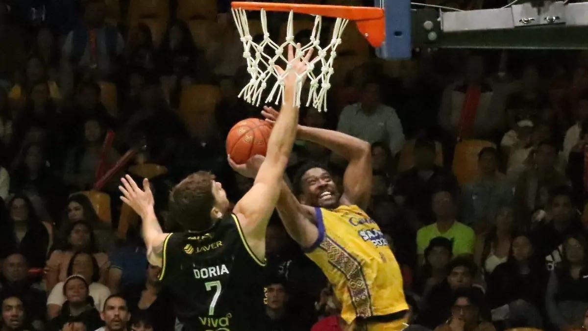 Fuerza Regia repite la dosis y derrota 97-82 a Santos del Potosí