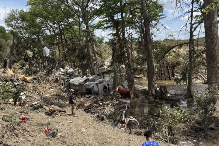 Más de 100 personas siguen desaparecidas tras las inundaciones en Texas