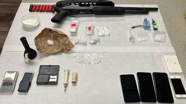 Policía de Indio arresta a conductor con fentanilo, metanfetamina, cocaína y una escopeta calibre 12