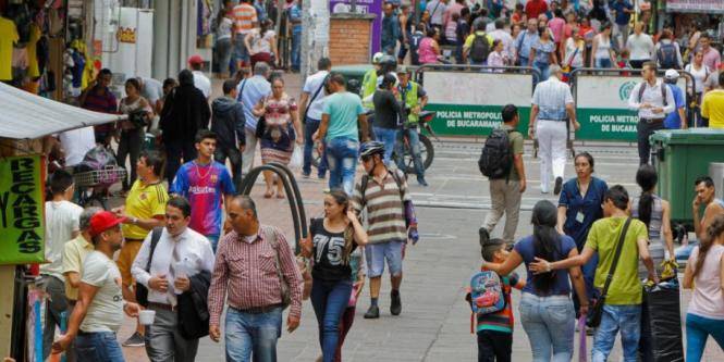 Desempleo en Colombia vuelve a bajar pero mantiene retos persistentes en informalidad laboral 