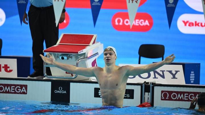 ¡Ruge León Marchand! Destroza récord de hace 14 años en el 4x200 combinados