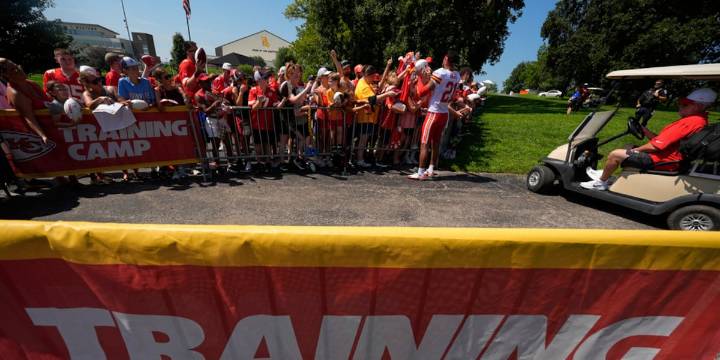 Chiefs’ Marquise Brown among several players injured in sweltering training camp practice