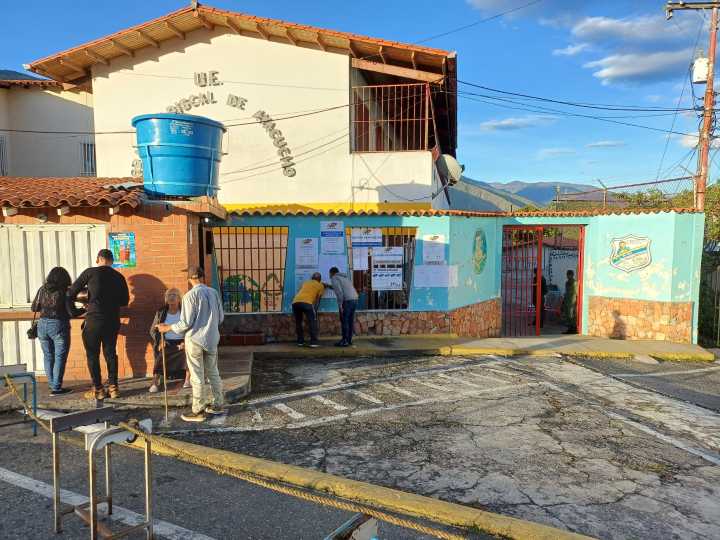 Elecciones municipales y Consulta Popular Nacional se desarrollan con normalidad en Campo Elías