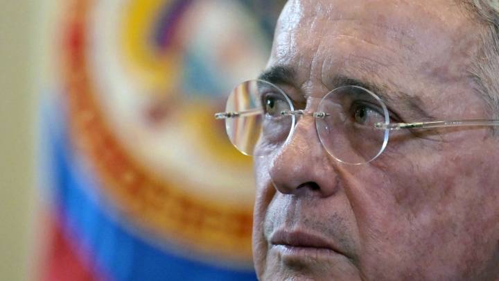 Persecución en Colombia: luego de un proceso manipulado y sesgado, condenan al expresidente Uribe por presunto caso de soborno a testigos