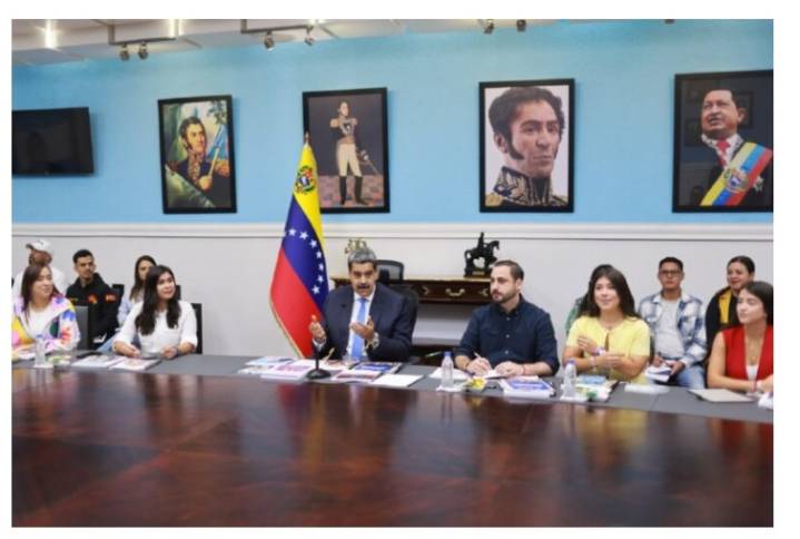 Maduro llama a alcaldes opositores a trabajar por el desarrollo del país