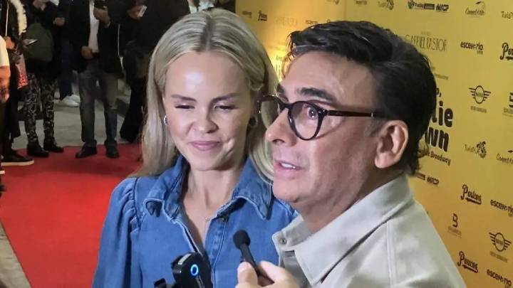 Adal Ramones rompe en llanto durante alfombra roja en Puebla: “Sentí que mi papá me habló”