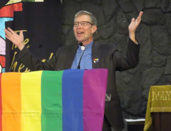 Longtime pastor at 'The Met' receives 'Light of Pride' award