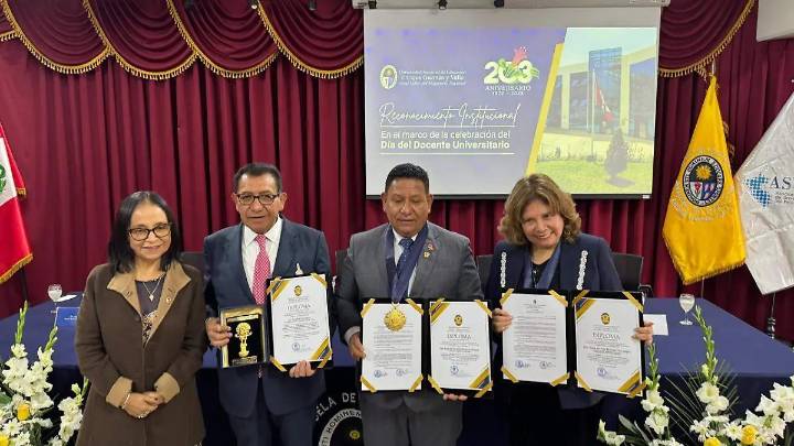 Reconocen en Perú la visión académica del rector de la UATx