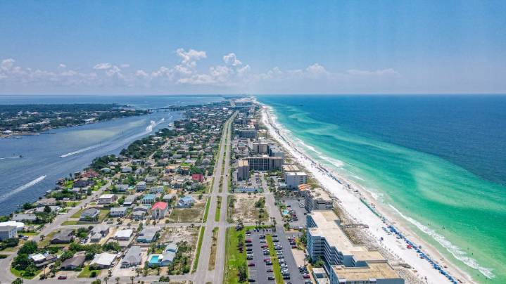 Fort Walton Beach wants your tips to become the Emerald Coast's 'cleanest city' 