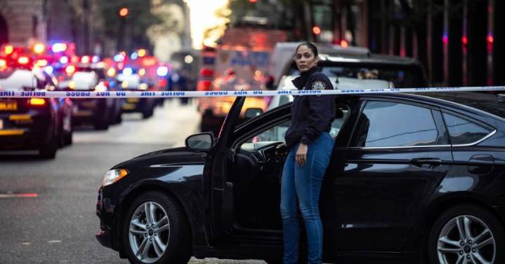 Gunman kills four, including NYPD officer, in Manhattan skyscraper shooting