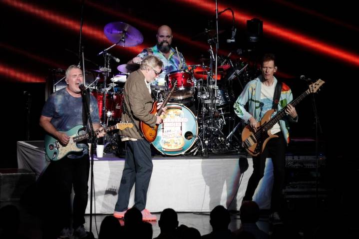 Barenaked Ladies ending latest Last Summer tour at Pine Knob