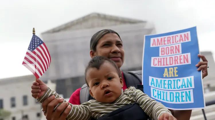 Corte federal tumba intento de Trump de eliminar ciudadanía por nacimiento