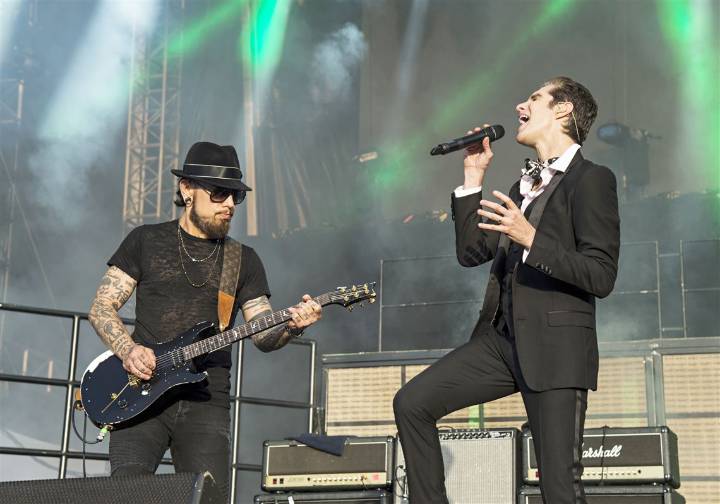 Jane's Addiction bandmates sue each other over onstage fight that ended tour