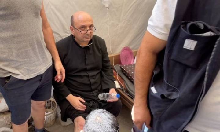 La Conferencia Episcopal lamentó el bombardeo de Israel a la iglesia en Gaza en el que resultó herido un sacerdote argentino