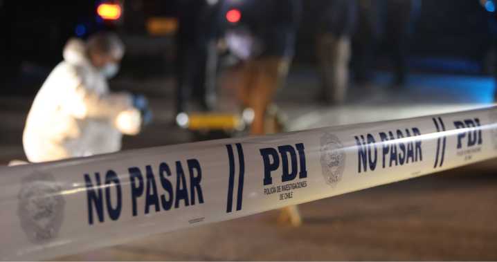 Hombre muere electrocutado en Chillán: tendía ropa en un alambre de container electrificado