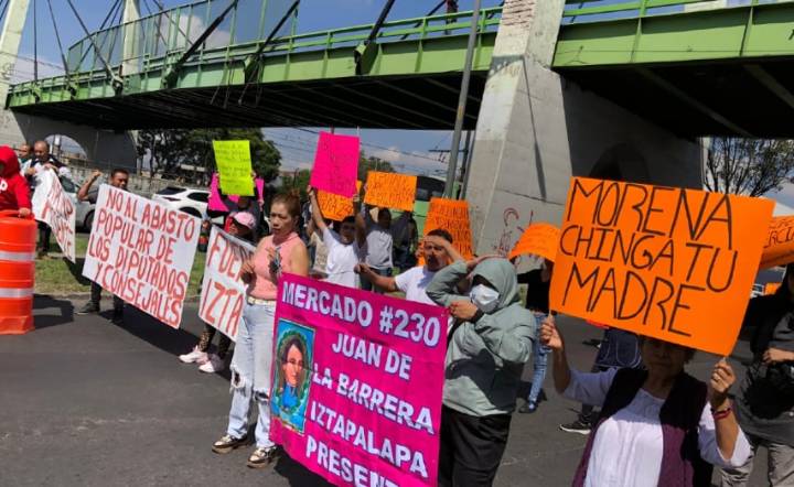 Comerciantes bloquean 17 vías en CDMX, ¿el Abasto Popular del Bienestar los está afectando?