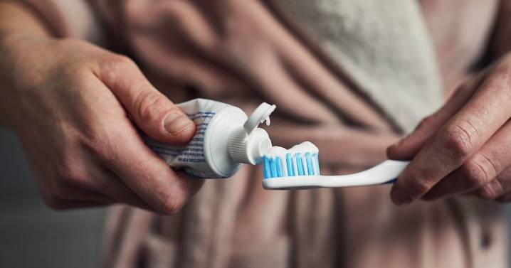 Doctor says you're probably brushing your teeth incorrectly