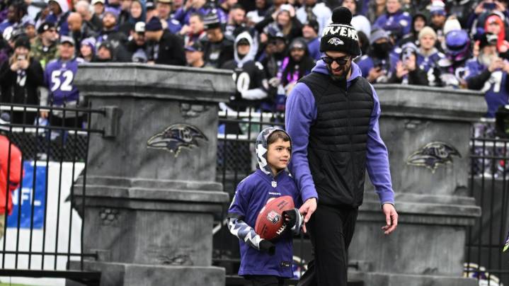 Michael Phelps agrees to help Ravens players learn to swim