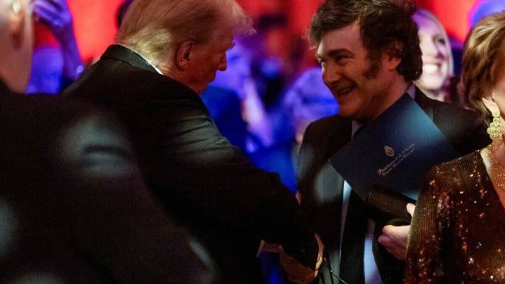 Donald Trump restituirá el ingreso sin visa para argentinos: fuerte gesto hacia Javier Milei en plena guerra contra la inmigración