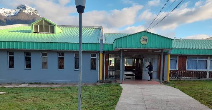 Niño de 13 años agrede con arma blanca a compañero en Liceo de Mañihuales
