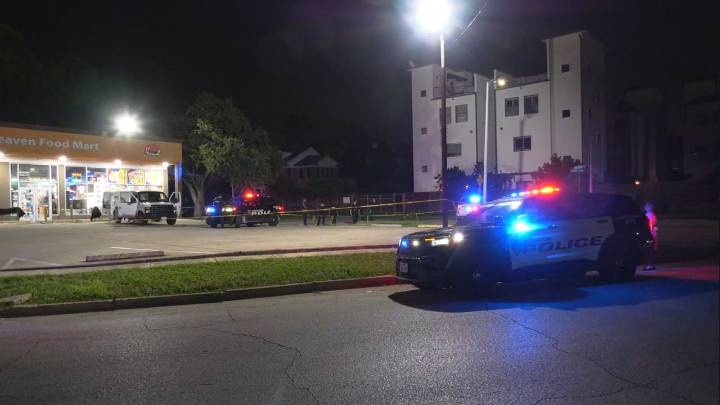 Contractor killed while outside convenience store on Calumet Street