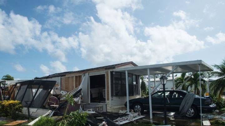 ¿Vives en una casa móvil? Sigue estas recomendaciones de seguridad durante la temporada de huracanes