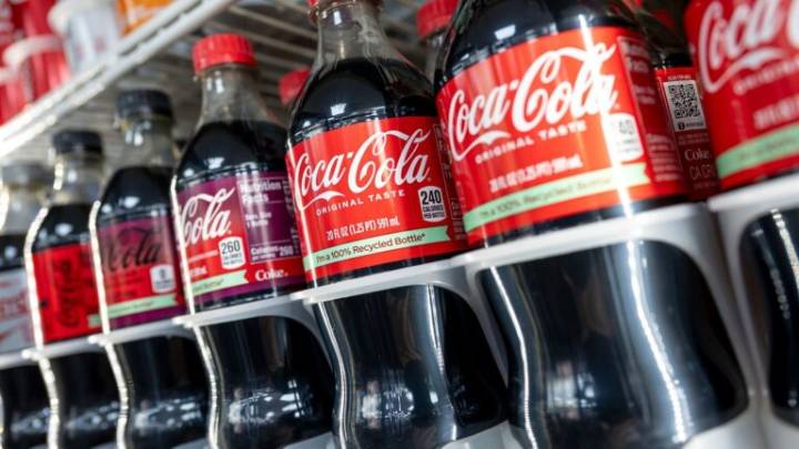 Trump says Coca-Cola to switch to cane sugar in U.S. — just like Mexican Coke