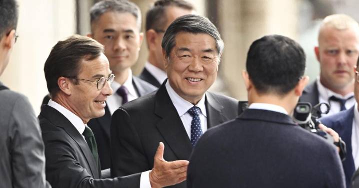 US and China officials meet in Stockholm to discuss how to ease trade tensions