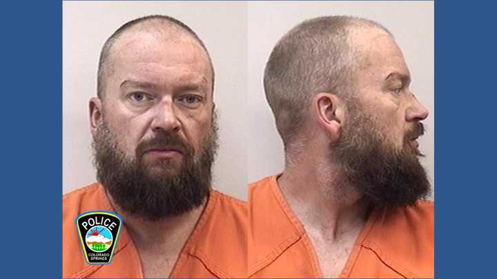 Sospechoso deja uno hospitalizado tras apuñalar víctima fuera de un bar en Colorado Springs