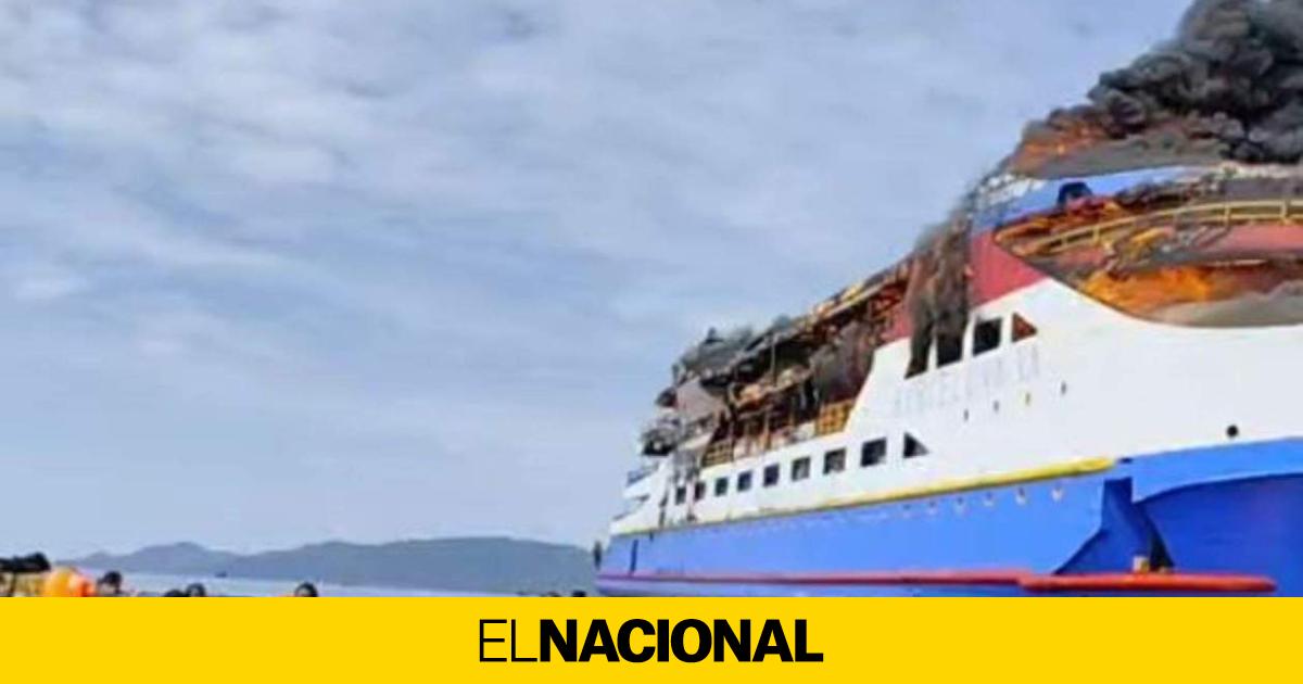Espectacular incendio del barco 'KM Barcelona' en Indonesia: cinco muertos y cientos de evacuados