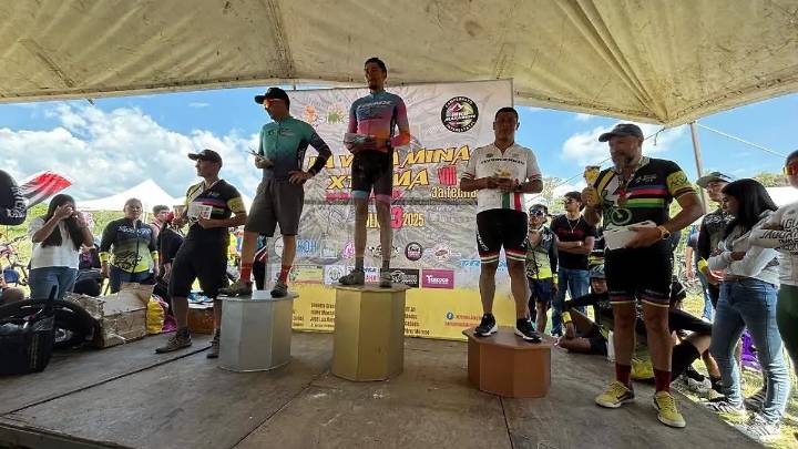 Ciclistas de Cuautla buscan fondos para participar en competencias