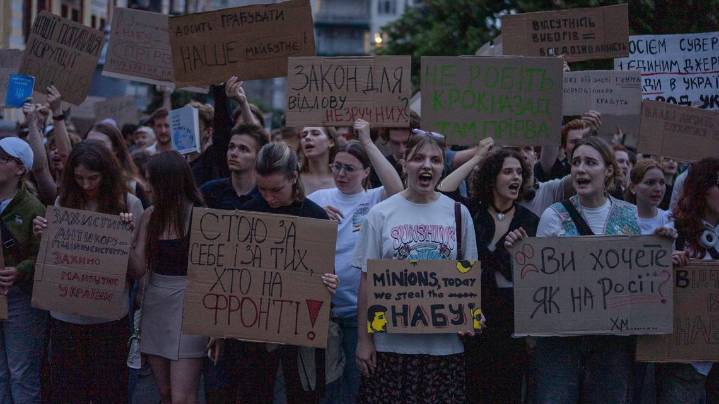 Zelenskyy faces backlash as Ukrainians protest new anti