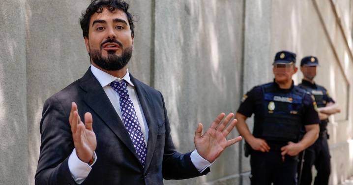 El Supremo da medio año más para investigar a Alvise por atribuir la muerte de Álvaro Prieto a unos "gitanos"