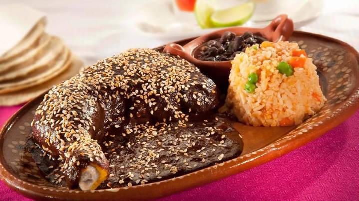¡Vámonos al mole! Fiestas patronales de agosto en Tlaxcala