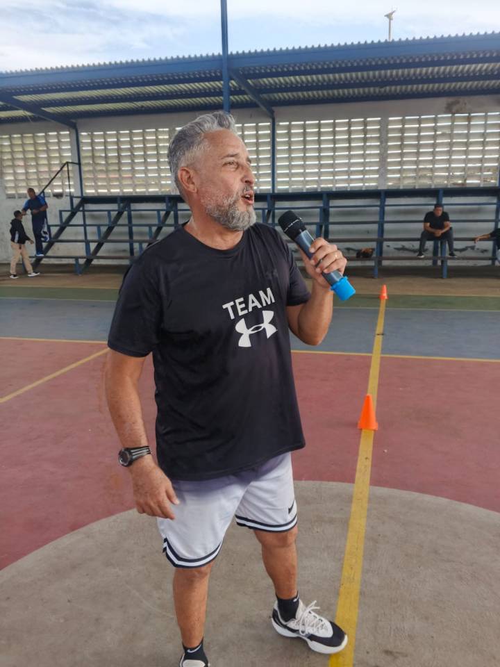 Luis “Kike” Mejías lidera el curso de preparación física en Tucupita