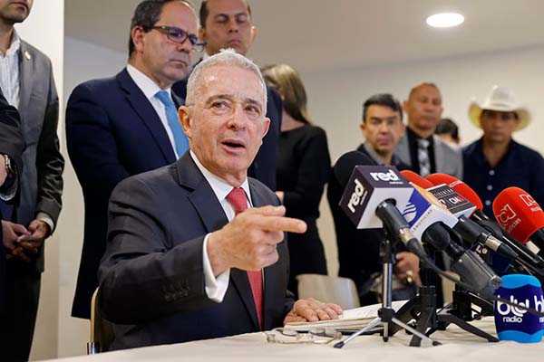 Álvaro Uribe Vélez, declarado culpable por soborno en actuación penal