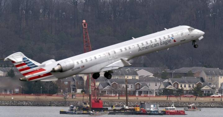 NTSB opens hearings on deadly Washington collision between a helicopter and passenger plane