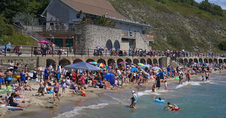 UK weather: Experts share when cooler weather is due as we pass peak of third heatwave