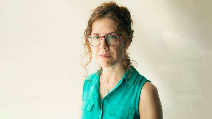 Julia Wertz: “Ser un alcohólico funcional es peligroso porque puedes seguir bebiendo hasta que tu cuerpo colapsa”