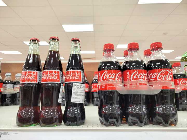 Cola-Cola va a añadir una bebida con azúcar pero aclara que no renuncia al jarabe de maíz