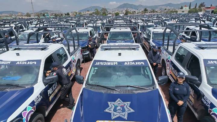 Delfina Gómez entrega más de 450 patrullas nuevas a Ecatepec