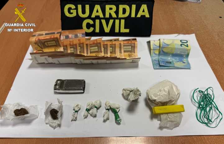 Dos personas detenidas en la A-3 a la altura de Villarrubio por portar cocaína y hachís