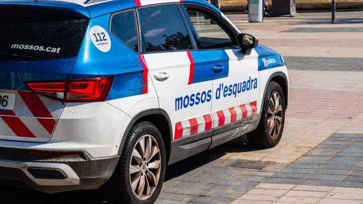 Abaten a un hombre tras irrumpir armado en la comisaría de la policía local de Montornés del Vallès, Barcelona