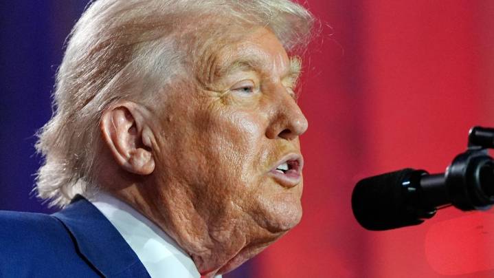 President Trump's Fed visit marks new pressure on Powell
