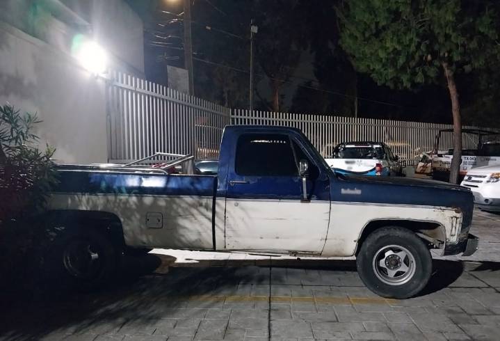 LLEVABAN SECUESTRADO A UN HOMBRE EN LA PARTE TRASERA DE UNA CAMIONETA EN CALLES DE TEXCOCO; DETIENEN A DOS
