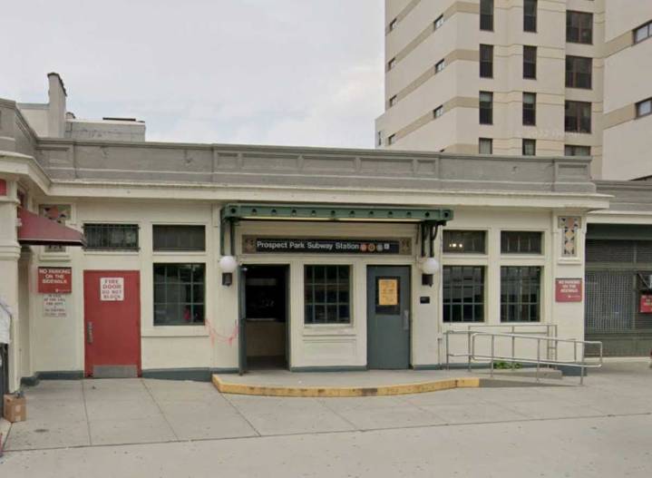 Man struck, killed by train at Prospect Park station after argument on platform • Brooklyn Paper